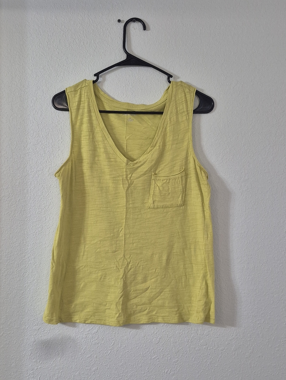 Sleeveless V-Neck Pocket Tank